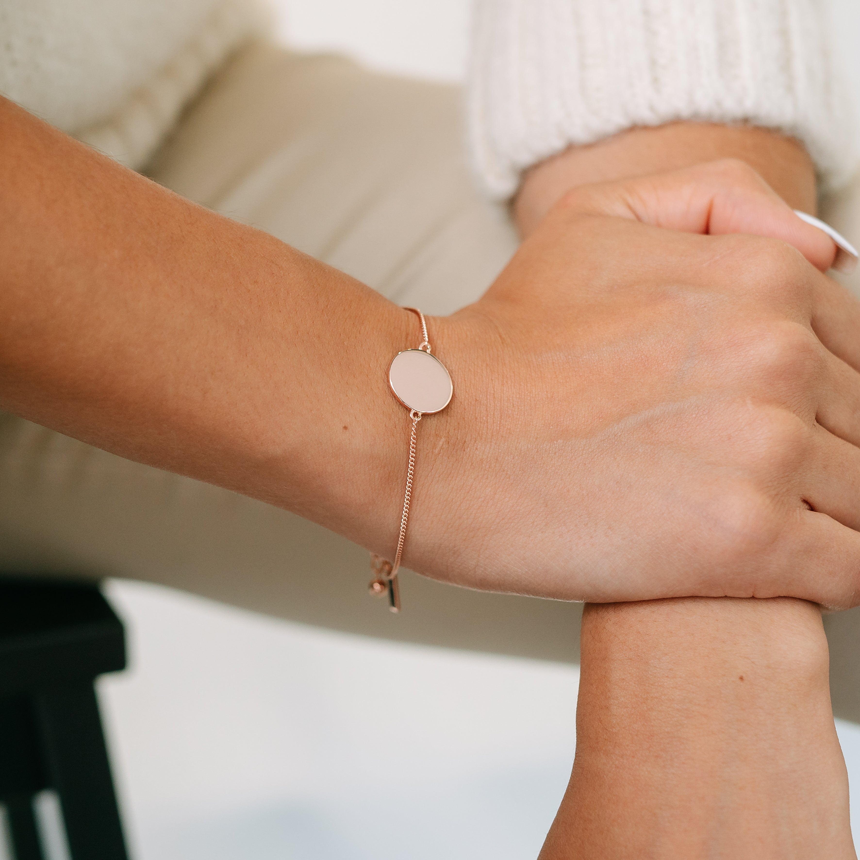Armband Coin eingebunden