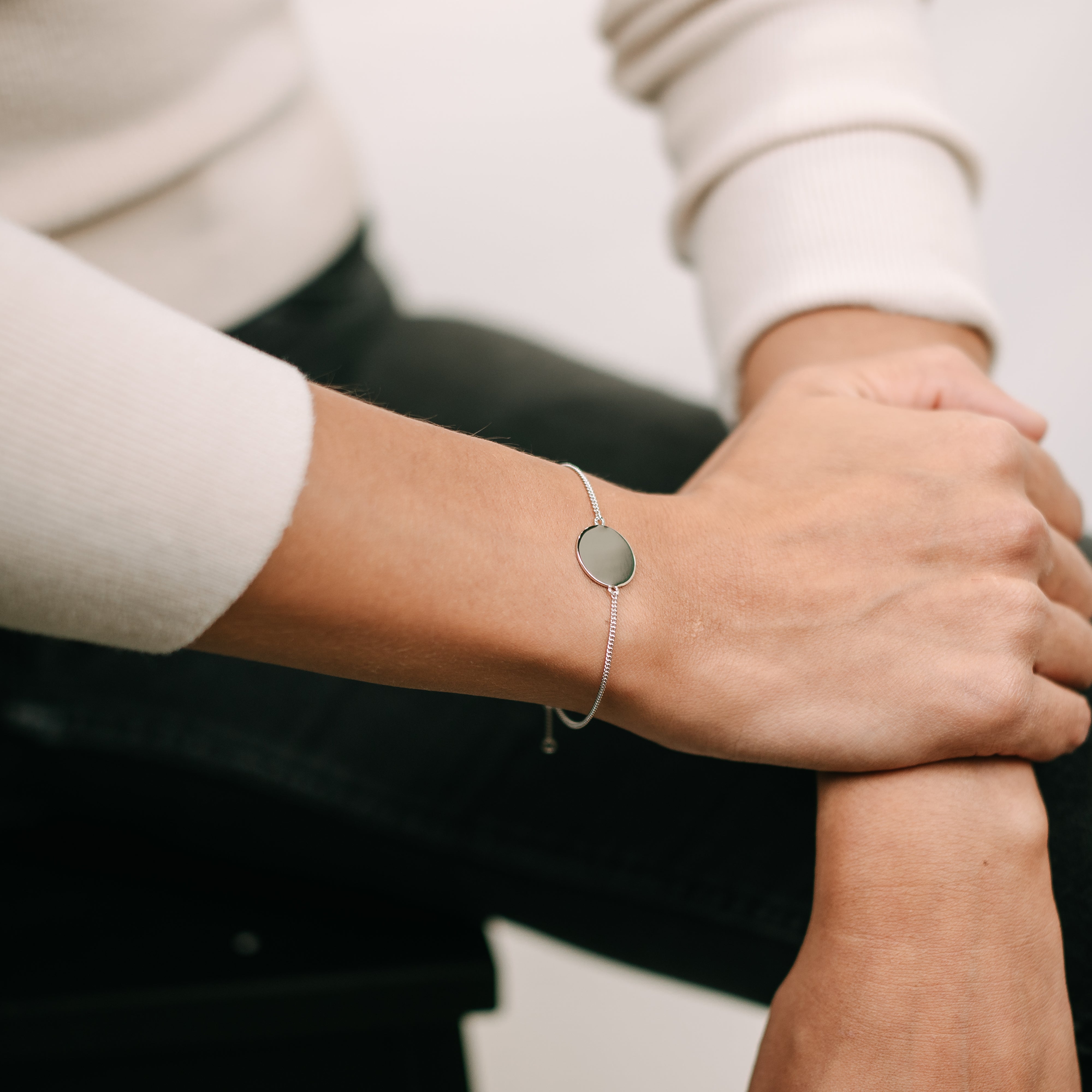 Armband Coin eingebunden